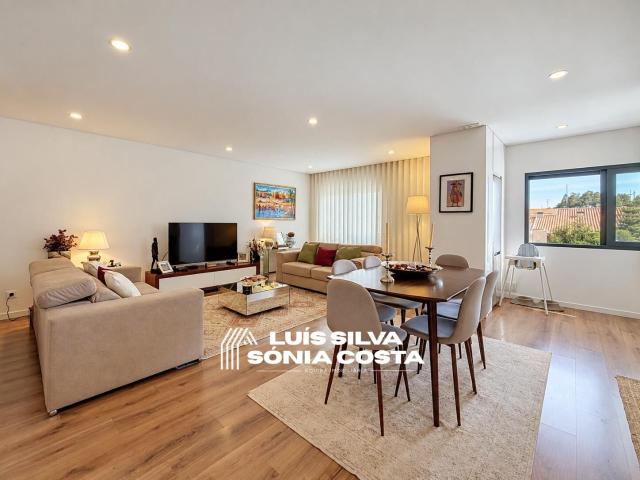 Apartamento T2, Construção de 2019, Varanda, Garagem & Elevador Grijó, Vila Nova de Gaia