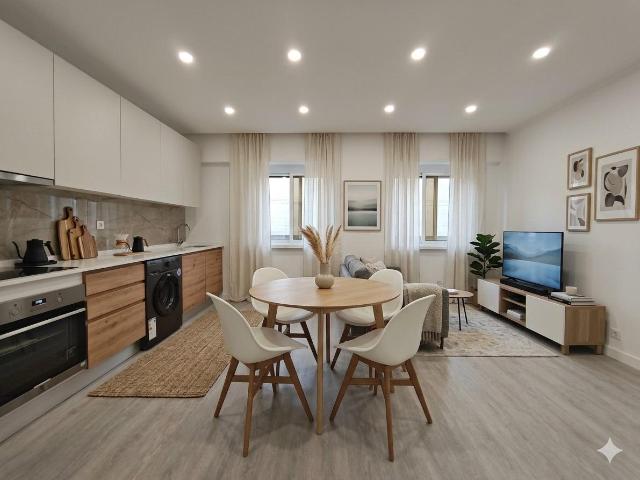 Apartamento T2 Damaia de Cima, totalmente remodelado e cozinha equipada