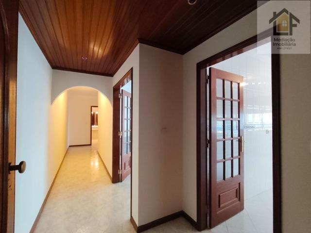 Apartamento T2 de105 m² | Elevador | Varanda e Parqueamento | Algueirão Mem Martins