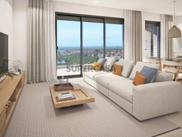 Apartamento T2, de 1.º andar, com varanda e muita luminosidade num empreendimento com piscina em Tavira