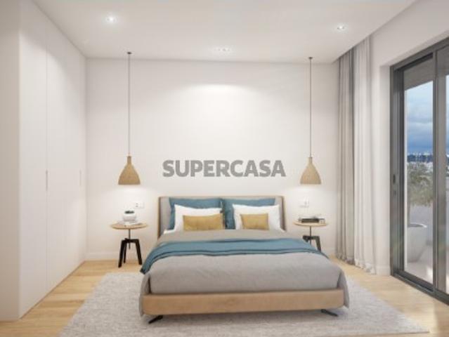 Apartamento T2, de 1.º andar, com duas varandas e muita luminosidade num empreendimento com piscina em Tavira
