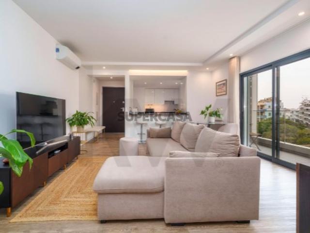 Apartamento T2 de construção recente, localizado no centro da cidade de Olhão