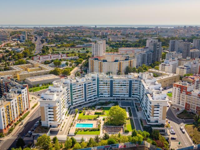 Apartamento T2 de Luxo Mobilado para arrendamento no Condomínio Pateo Central