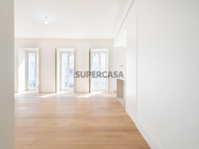 APARTAMENTO T2 DE LUXO, A 3 MINUTOS DA AV. DA LIBERDADE
