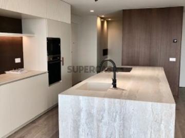 Apartamento T2 de Luxo c/ Vista Cidade e Parque em Guimarães