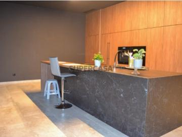 Apartamento T2 de Luxo com Terraço Privativo e Jacuzzi a 40 minutos de Lisboa