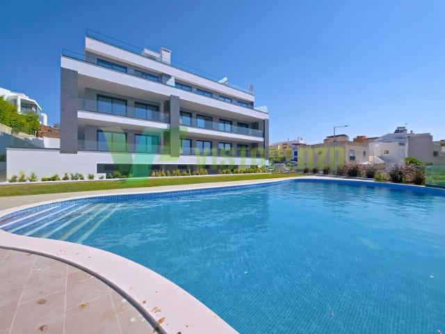 Apartamento T2 de Luxo com Piscina e Vista Rio no Centro de Alvor para arrendamento