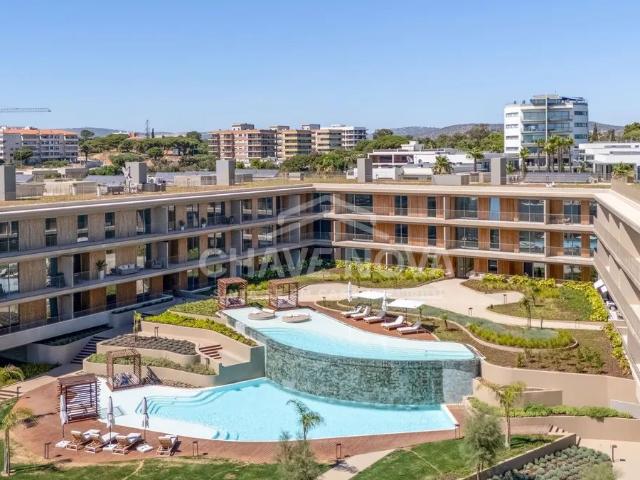 Apartamento T2 de Luxo com Piscina em Quarteira