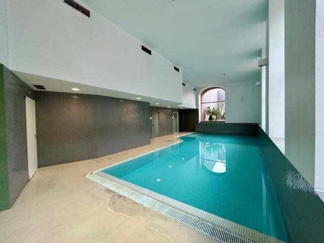 Apartamento T2 de luxo com piscina, junto à marginal do rio Douro, em Massarelos, no Porto