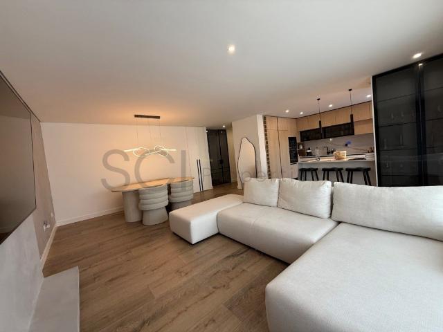 Apartamento T2 de Luxo | Terraço | Parqueamento | Sobreda 105m² Laranjeiro e Feijó
