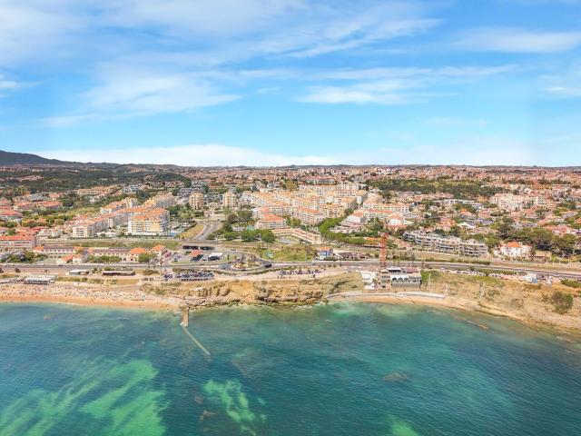 Apartamento T2 de Luxo Totalmente Renovado com Vista Mar 180. 204m² Carcavelos e Parede