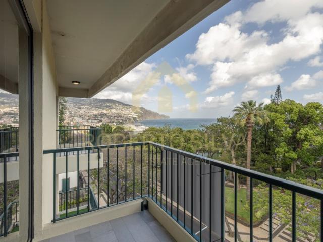 Apartamento T2 de sonho com vista deslumbrante sobre a Baía do Funchal
