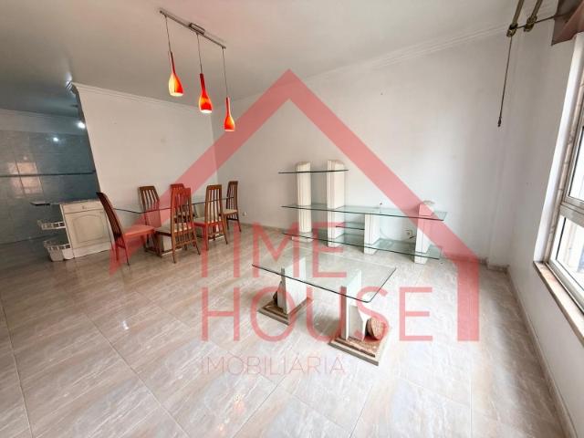 Apartamento T2 Duas frentes solares Sintra Mem Martins