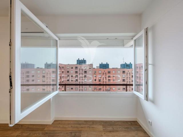 Apartamento t2 duplex com duas suítes para arrendamento em telheiras excelente localização e totalmente renovado!
