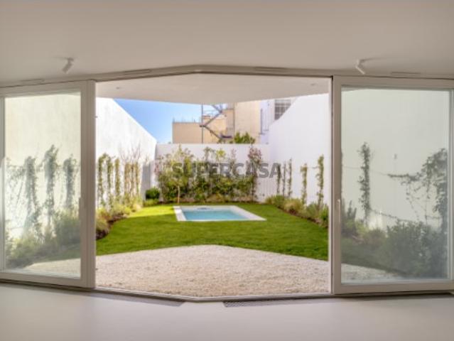 Apartamento T2 duplex com jardim, piscina e vista Rio, na Lapa
