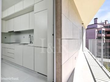 Apartamento T2 com terraço e estacionamento no Areeiro