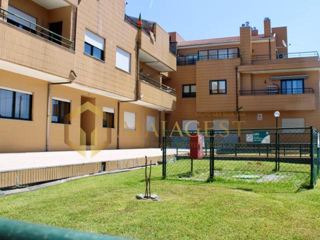 Apartamento T2 Duplex com Terraço e Garagem em São João de Ver