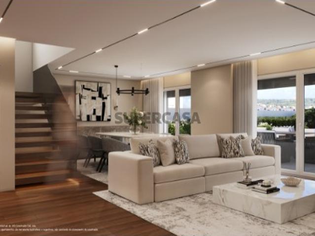 Apartamento T2 Duplex, com varanda e parqueamento Feijó