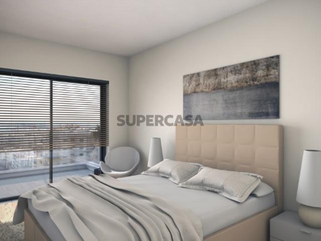 Apartamento T2 duplex, com varanda, em Faro