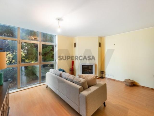 Apartamento T2 Duplex com 137 m² em Vila Nova da Telha, Maia Lugar de Garagem e Arrumos