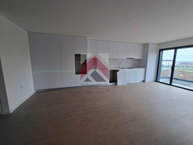 Apartamento T2 + Duplex Amplo + Terraço na Cobertura em Esgu. 195m² Esgueira