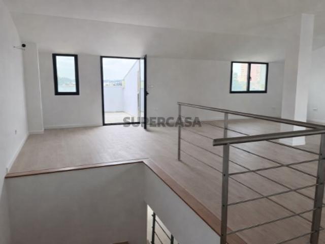 Apartamento T2 Dúplex amplos terraços Esgueira