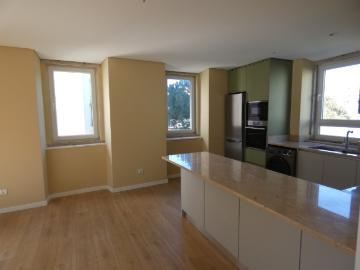 Apartamento T2 duplex, Massamá 139m² Massamá e Monte Abraão