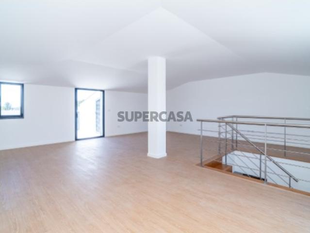 Apartamento T2 Duplex Novo, com Terraço, 2 Suites, Estacionamento, em Aveiro