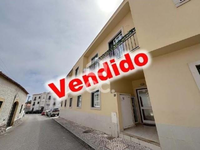 Apartamento T2 duplex, no centro da Foz do Arelho