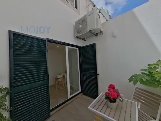 Apartamento T2 DUPLEX na Lapa, Recuperado, com Zona exterior