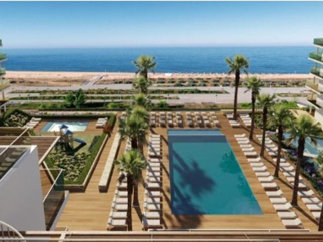 Apartamento T2 duplex na primeira linha de praia, Vilamoura, Algarve