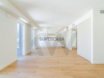 Apartamento T2 Duplex | Terraço | Estacionamento | Areeiro
