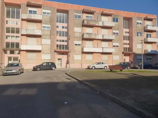 Apartamento T2 em Valongo com Varanda e Estacionamento