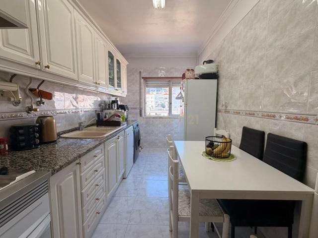 Apartamento T2 em Vialonga com Vista para o Rio