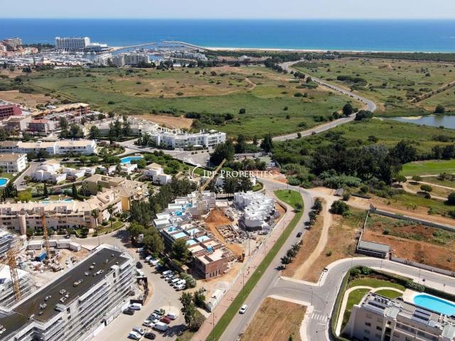 Apartamento T2 em Vilamoura com Garagem, Terraço e Piscina – Localização Premium