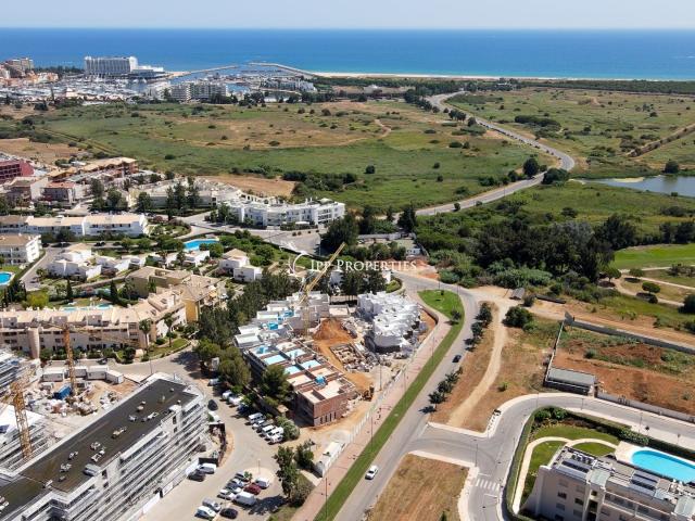 Apartamento T2 em Vilamoura com Garagem, Terraço e Piscina – Localização Premium