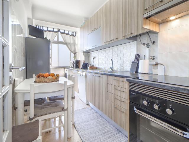 Apartamento T2 em zona central inserido em prédio com 2 elevadores | Praceta da Meia Laranja, Setúbal
