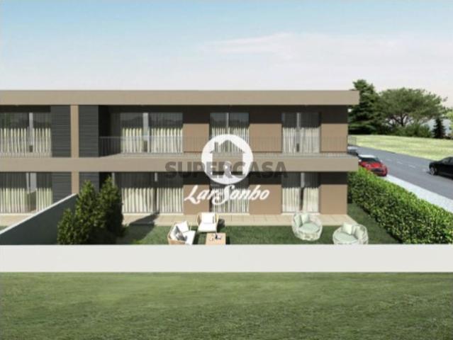 Apartamento T2 em Adães