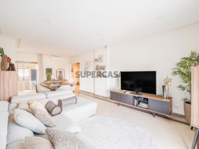 T2 com Garagem Box | Áreas Generosas | Cascais Avenida de Sintra
