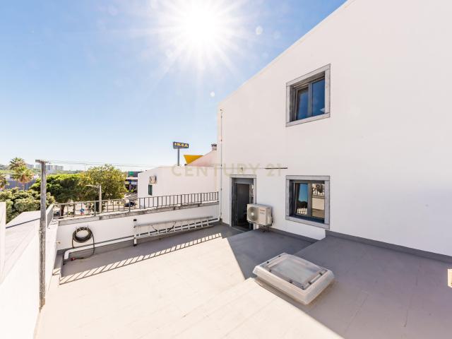 Apartamento T2 em Alfragide, Amadora Oportunidade Única!