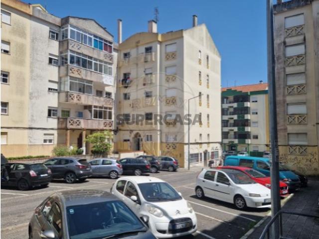 Apartamento T2 em Algueirão Mem Martins