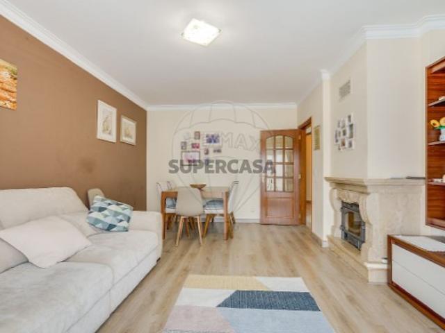 Apartamento T2 em Algueirão Mem Martins