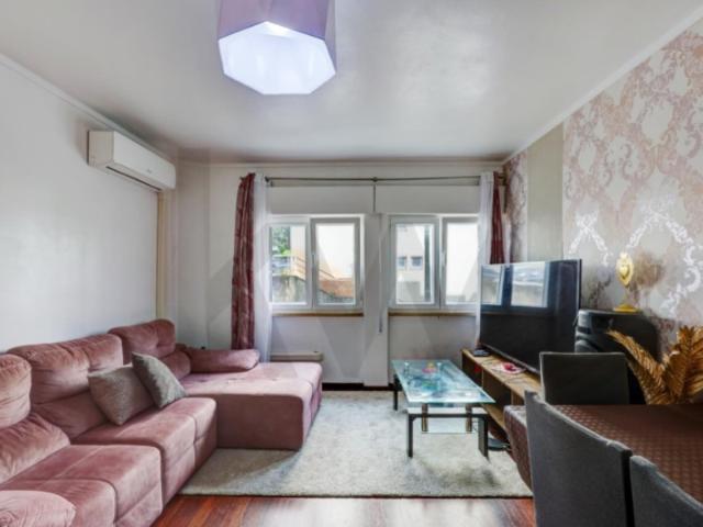 Apartamento T2 em Alverca com Ar Condicionado Pronto a Habitar