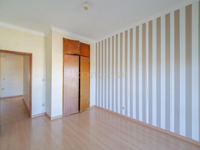 Apartamento T2 em Amora, Seixal Oportunidade Única! 90m² Amora