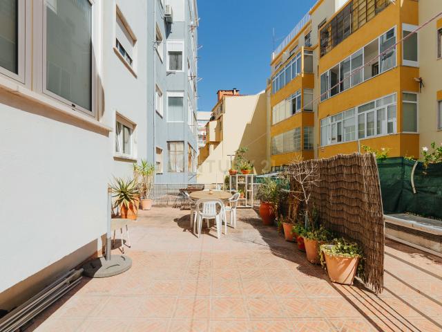 Apartamento T2 em Arroios com Terraço, Lisboa Localização Central e Conforto