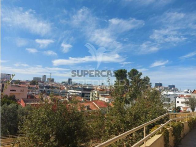 Apartamento T2 em Arroios