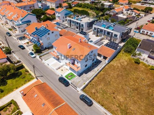 Apartamento T2 em Atouguia da Baleia
