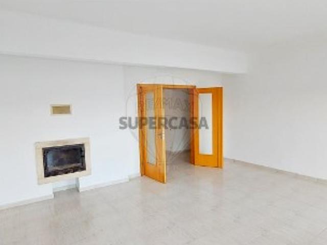 Apartamento T2 em Azambuja