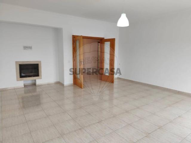 Apartamento T2 em Azambuja