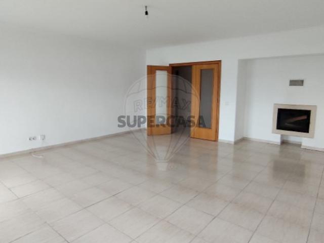 Apartamento T2 em Azambuja